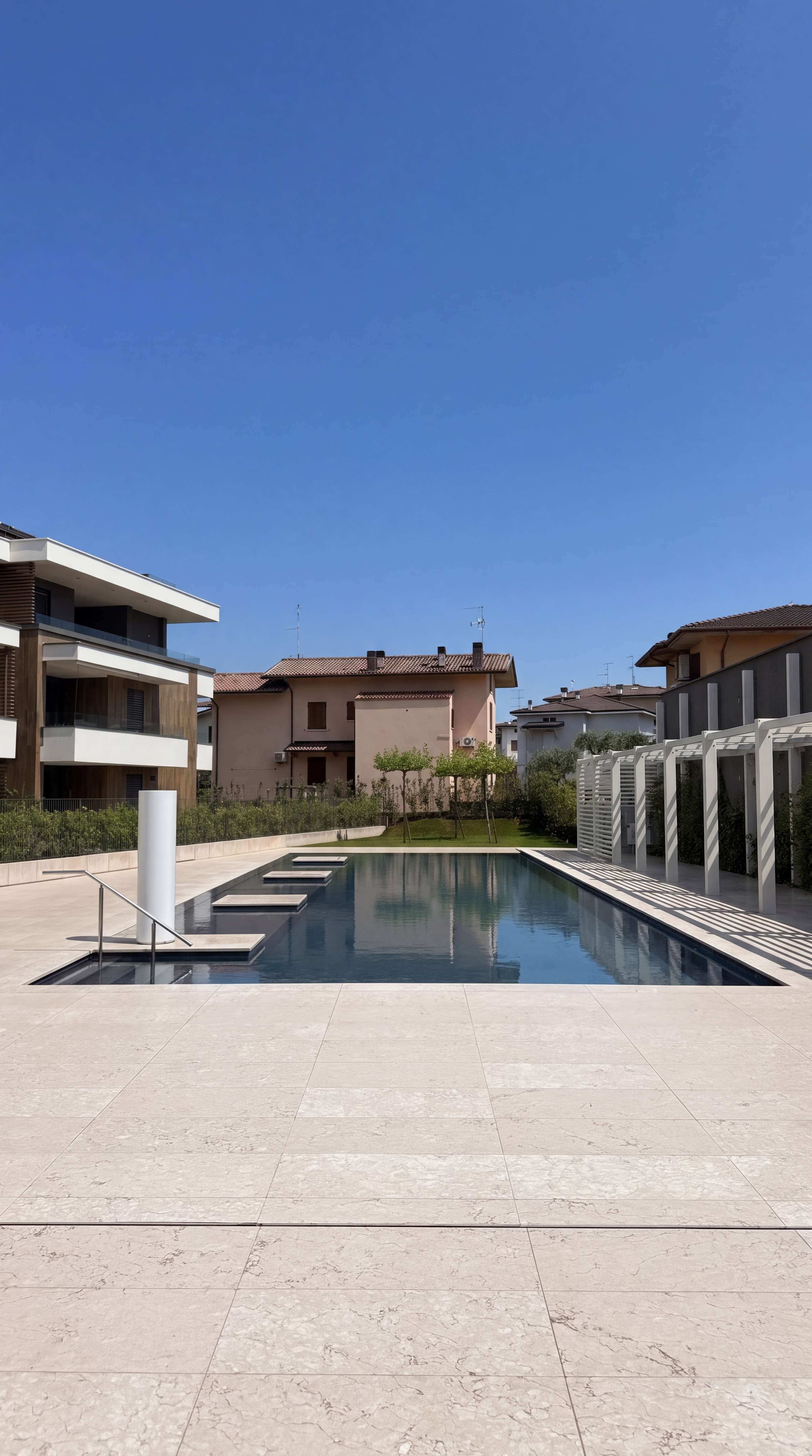 La esencia del hogar: residencias contemporáneas en el lago de Garda